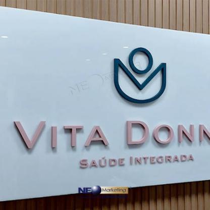 Placa de acrílico com espaçadores para recepção