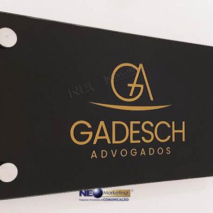 Placa de acrílico com espaçadores