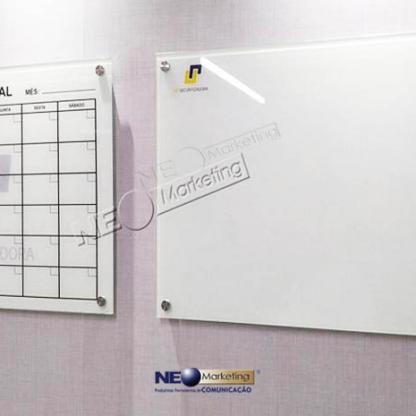 Quadro de planejamento mensal em vidro
