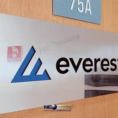 Placa de Inox com fundo de acrílico