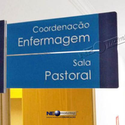 Placa dupla face para escola