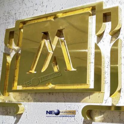 Logotipo em Letra Caixa de  Latão