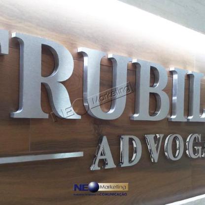 Logotipo em Letra Caixa de Inox